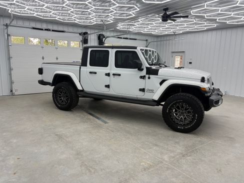 Used 2020 Jeep Gladiator Overland AWD/4WD image 5