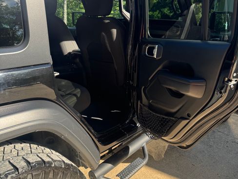 Used 2018 Jeep Wrangler Unlimited Sport S AWD/4WD image 15