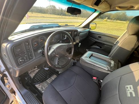 Used 2003 GMC Sierra 1500 SLE w/ Suspension Package, Off-Road image 12