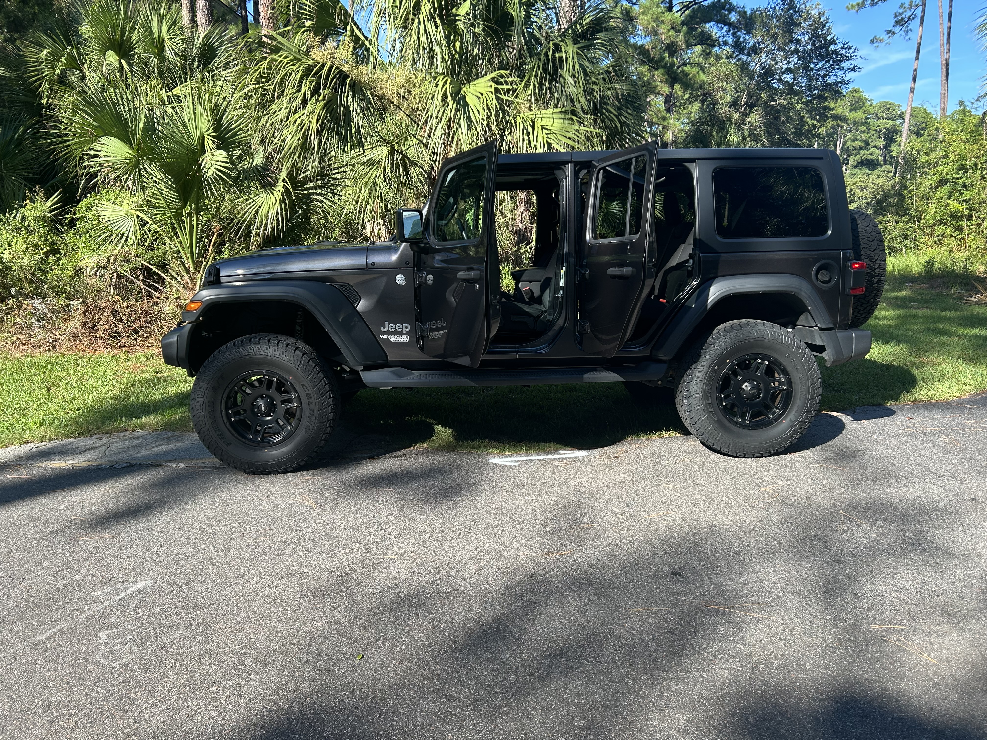 Used 2018 Jeep Wrangler Unlimited Sport S AWD/4WD image 21