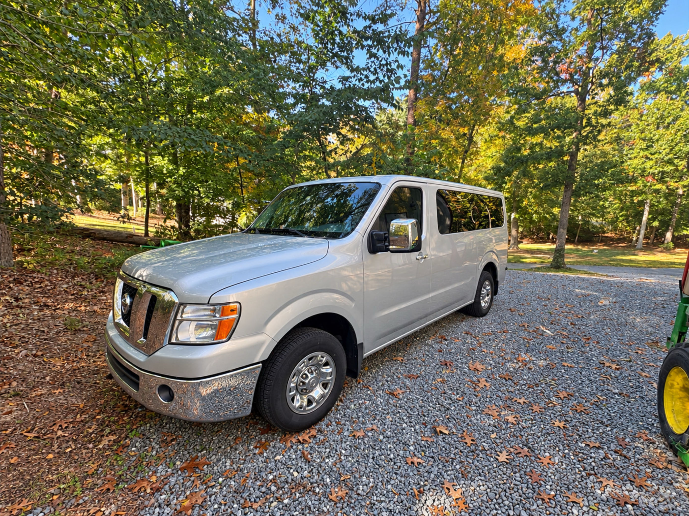 Used 2019 Nissan NV 3500 SL RWD image 2