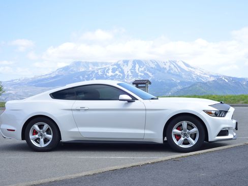 Used 2017 Ford Mustang Coupe image 27