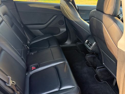 Used 2021 Tesla Model Y Long Range image 10