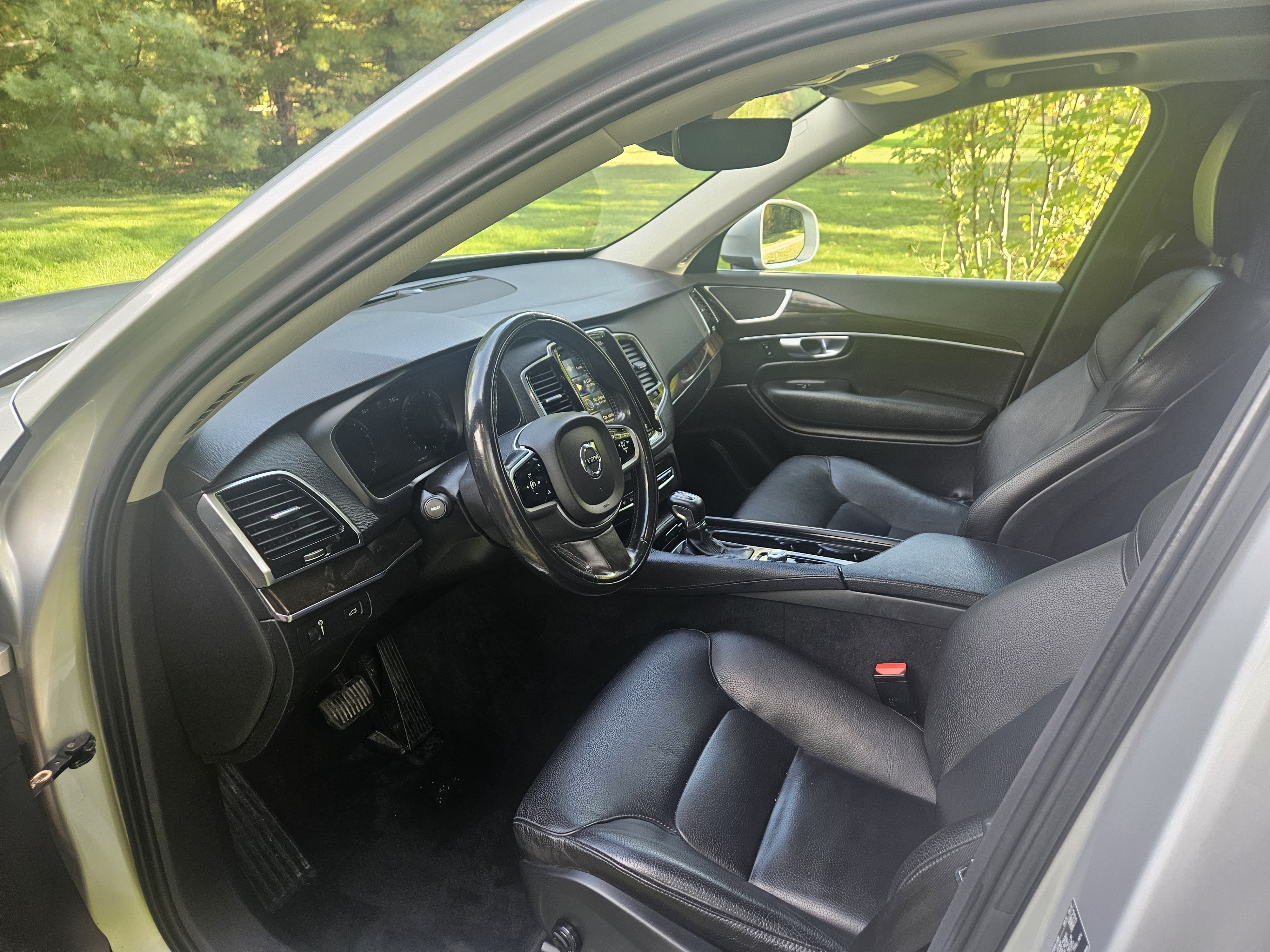 Used 2018 Volvo XC90 T6 Momentum w/ Convenience Package AWD/4WD image 8