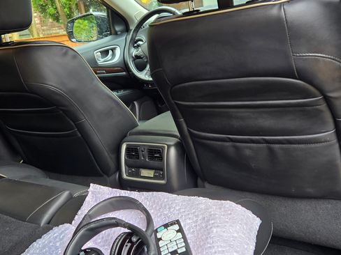 Used 2017 INFINITI QX60 Luxe w/ Deluxe Technology Package image 21