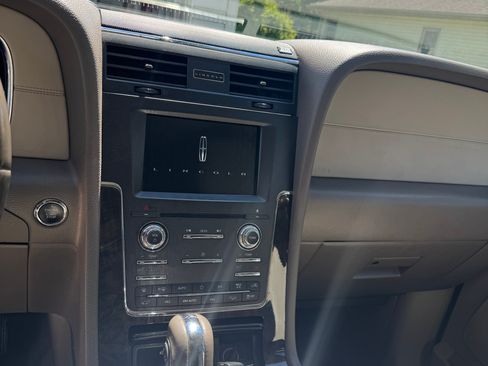 Used 2016 Lincoln Navigator L Select AWD/4WD image 11