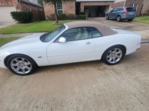 Used 2000 Jaguar XK8 Convertible image 14