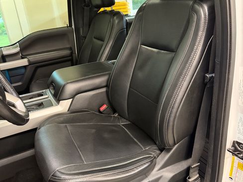 Used 2017 Ford F150 Lariat w/ Equipment Group 502A Luxury AWD/4WD image 15
