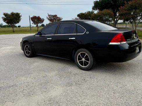 Used 2009 Chevrolet Impala LS FWD image 2