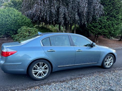 Used 2011 Hyundai Genesis 4.6 image 5