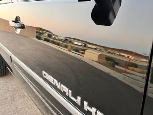 Used 2014 GMC Sierra 2500 Denali w/ Suspension Package, Off-Road image 10