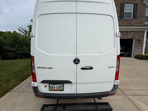 Used 2020 Mercedes-Benz Sprinter 1500 image 6