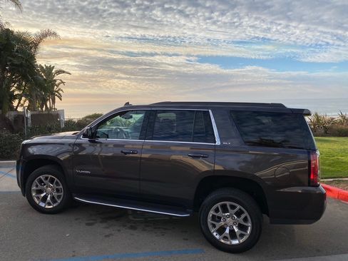 Used 2018 GMC Yukon SLT image 2