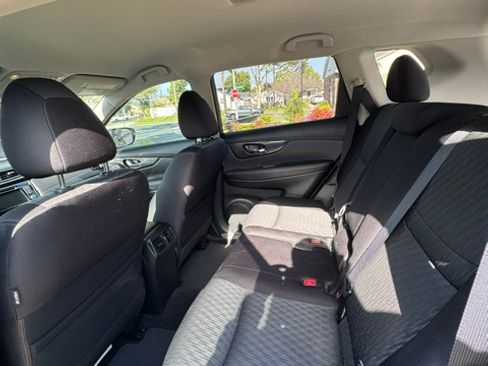 Used 2018 Nissan Rogue S w/ S Value Package FWD image 15