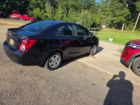 Used 2015 Chevrolet Sonic LS image 9