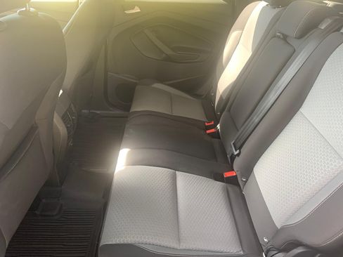 Used 2018 Ford Escape SE image 12