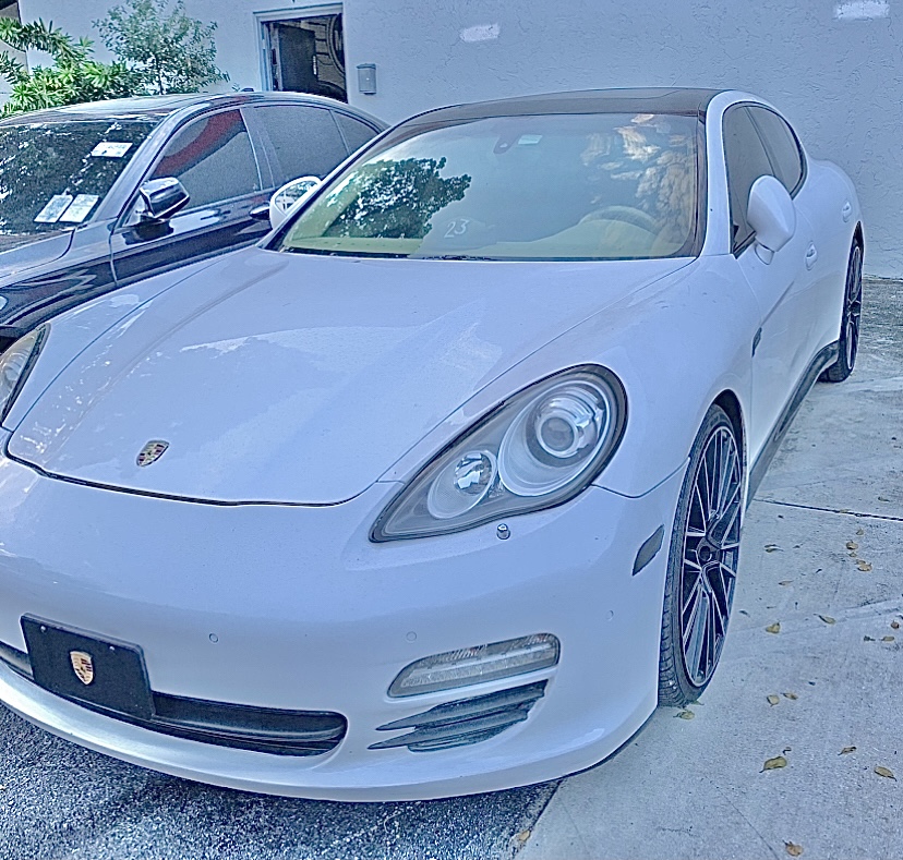 Used 2011 Porsche Panamera RWD image 2