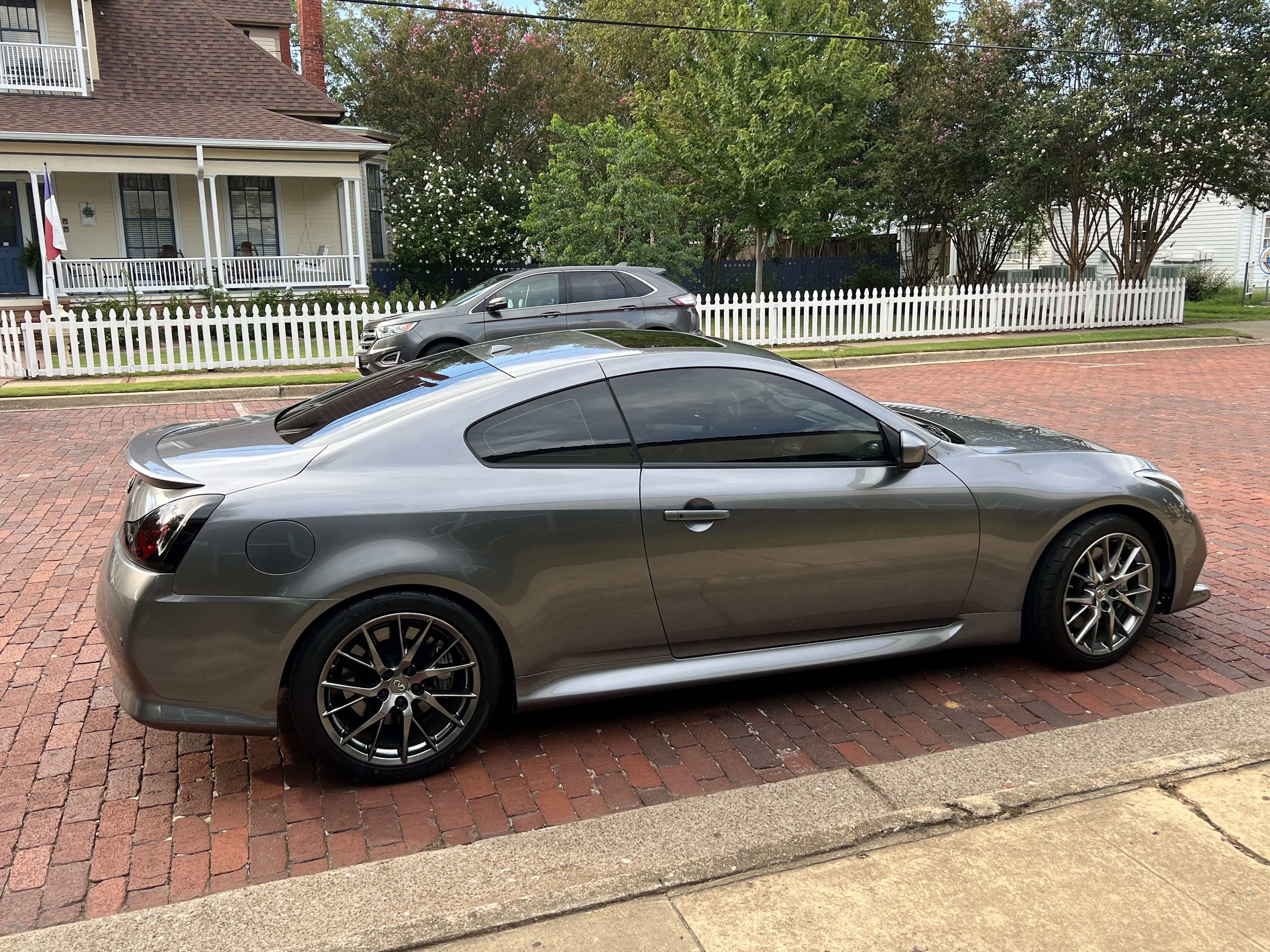 Used 2011 INFINITI G37 IPL RWD image 8