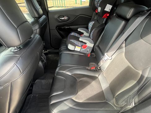 Used 2019 Jeep Cherokee Latitude Plus image 8