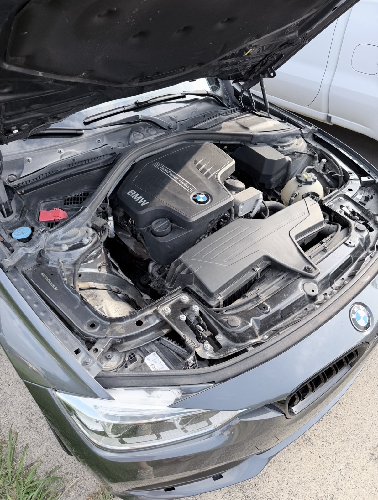 Used 2018 BMW 320i Sedan RWD image 12