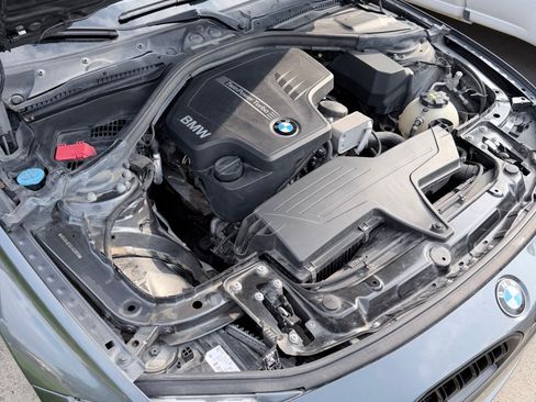 Used 2018 BMW 320i Sedan RWD image 12