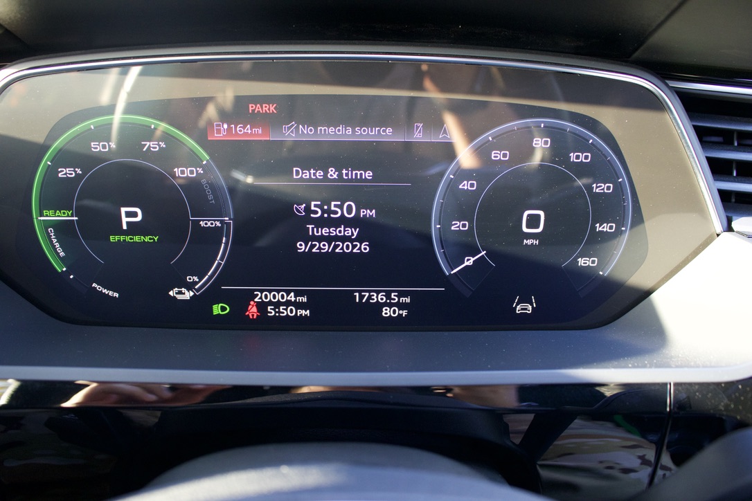 Used 2023 Audi e-tron Chronos AWD/4WD image 10