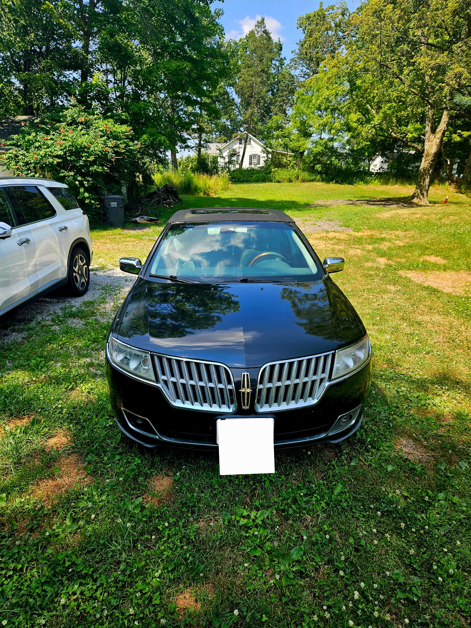 Used 2010 Lincoln MKZ FWD image 1