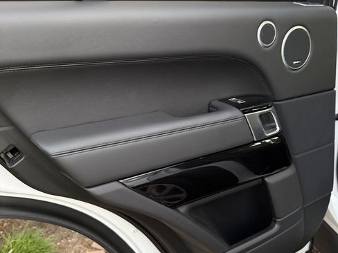 Used 2017 Land Rover Range Rover HSE image 20