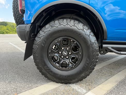 Used 2023 Ford Bronco Wildtrak image 13