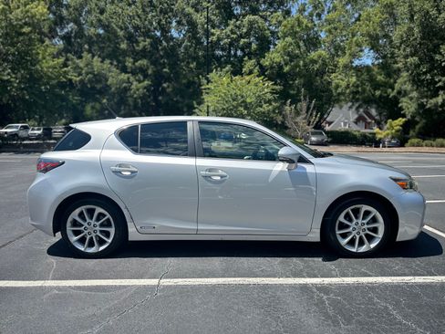 Used 2013 Lexus CT 200h FWD image 9