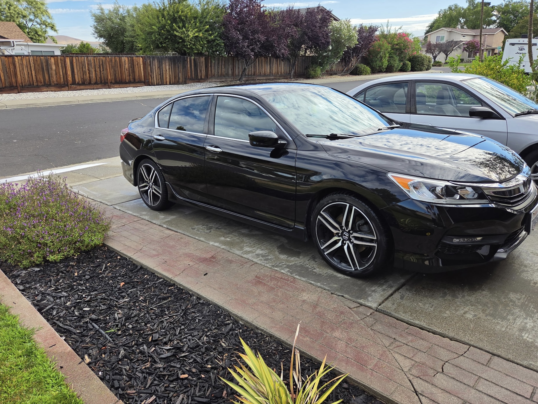 Used 2016 Honda Accord Sport image 2