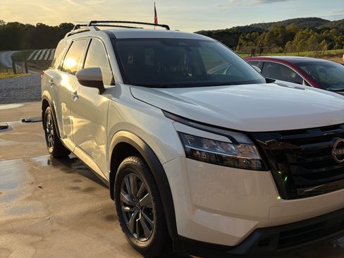 Used 2022 Nissan Pathfinder SV w/ SV Black Package image 6