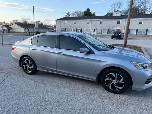 Used 2017 Honda Accord LX image 4