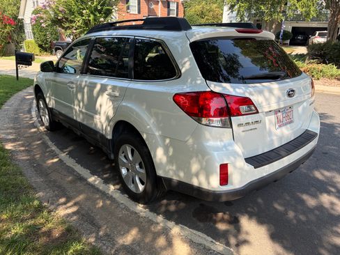Used 2011 Subaru Outback 2.5i Premium AWD/4WD image 8
