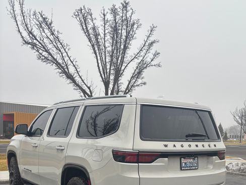 Used 2022 Jeep Wagoneer Series II image 5