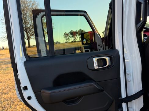 Used 2020 Jeep Gladiator Rubicon w/ Dual Top Group image 10