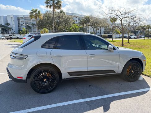 Used 2024 Porsche Macan image 2