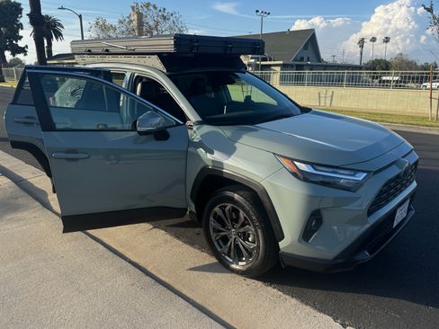 Used 2023 Toyota RAV4 XLE Premium image 19