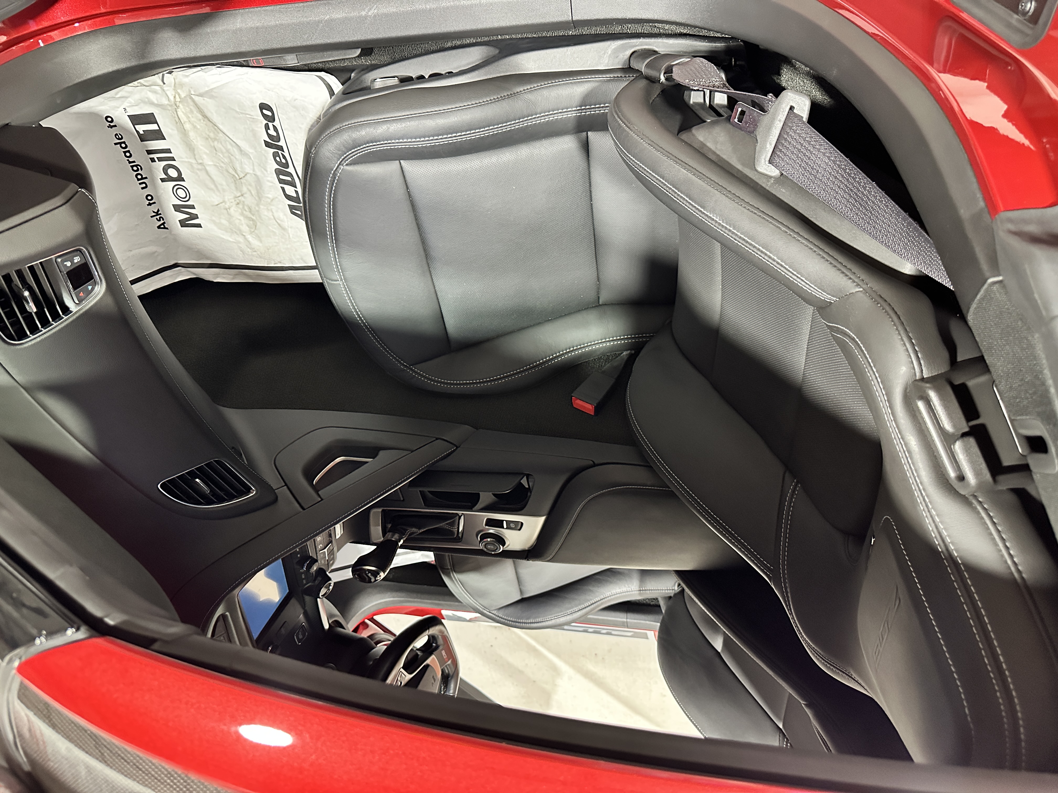 Used 2015 Chevrolet Corvette Z06 w/ Z07 Performance Package RWD image 2