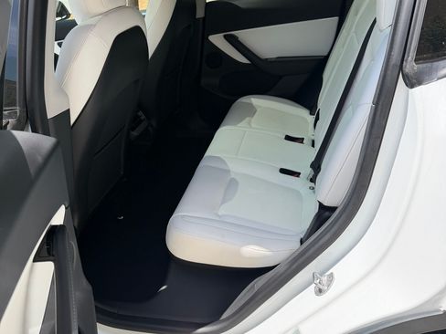 Used 2020 Tesla Model Y Long Range image 8