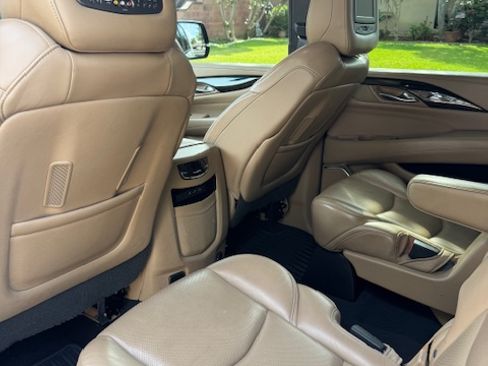 Used 2018 Cadillac Escalade ESV Platinum image 15