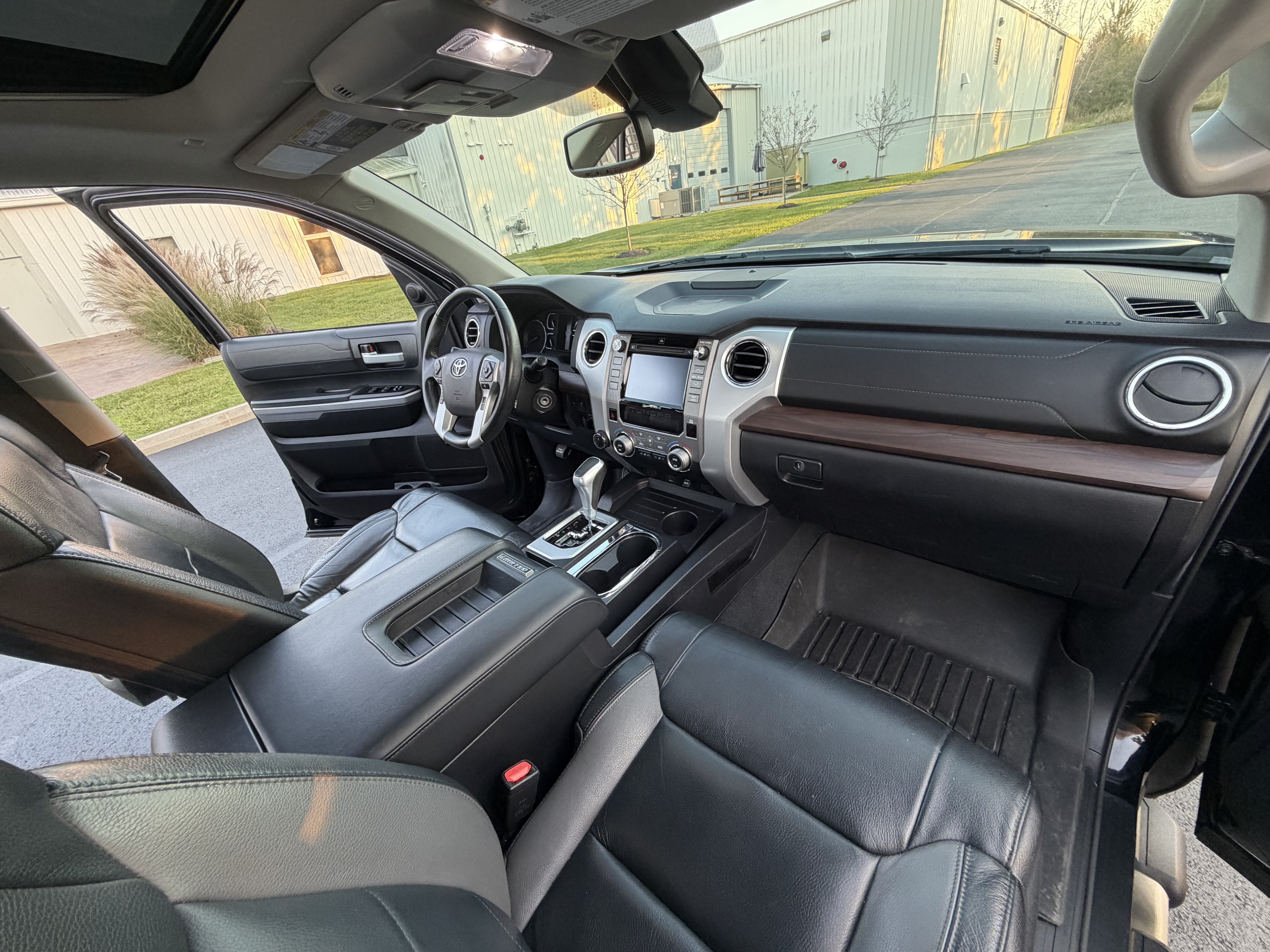 Used 2019 Toyota Tundra Limited w/ Limited Premium Package AWD/4WD image 27