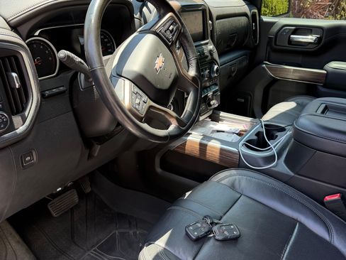 Used 2020 Chevrolet Silverado 1500 High Country w/ Technology Package AWD/4WD image 4
