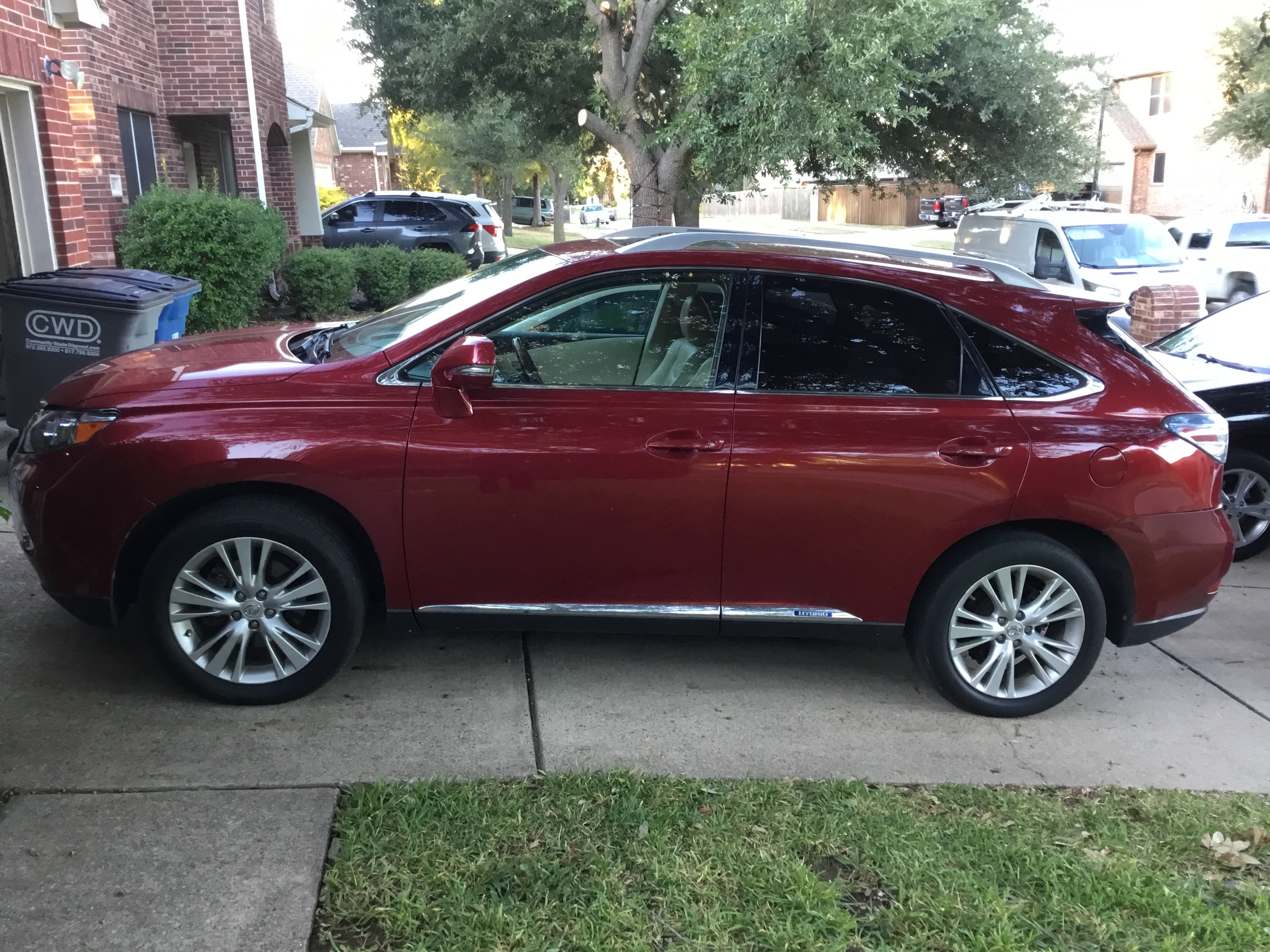 Used 2010 Lexus RX 450h AWD w/ Premium Pkg image 2