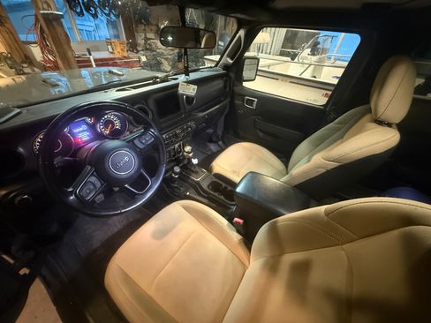 Used 2023 Jeep Wrangler Unlimited Sport image 11