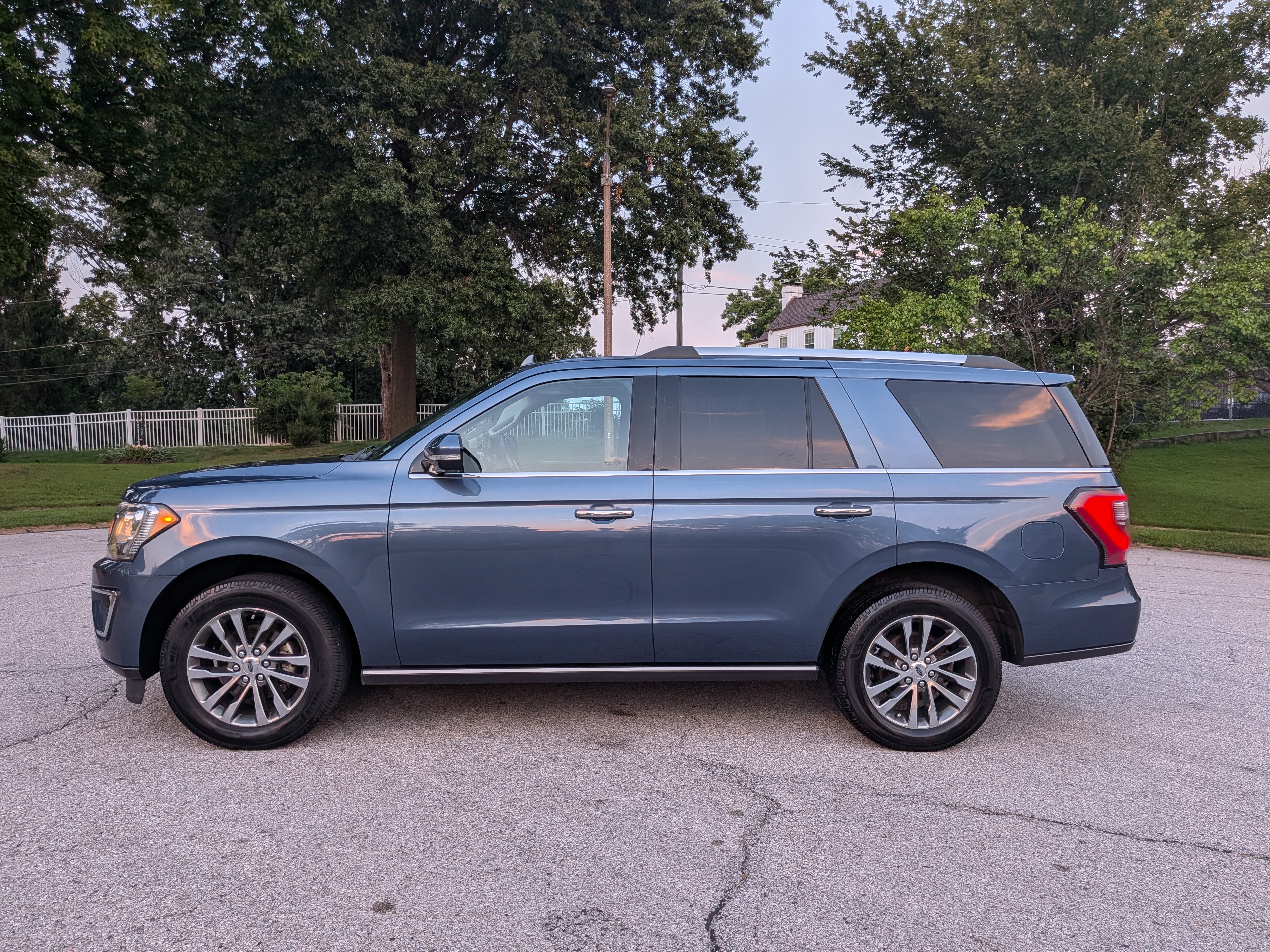 Used 2018 Ford Expedition Limited w/ Equipment Group 301A RWD image 1