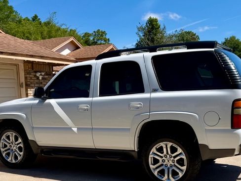 Used 2004 Chevrolet Tahoe Z71 w/ Z71 Preferred Equipment Group AWD/4WD image 4