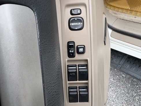 Used 2005 Toyota 4Runner Limited AWD/4WD image 16