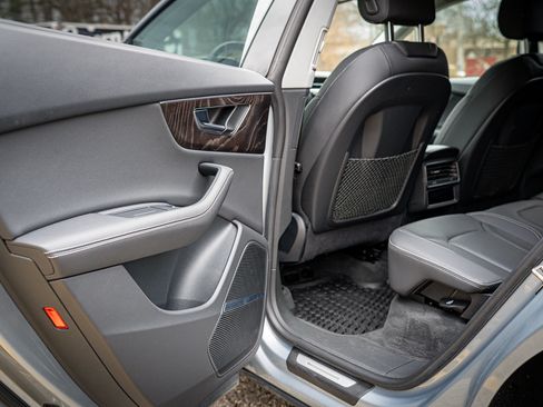 Used 2023 Audi Q8 Premium Plus w/ Premium Plus Package image 22