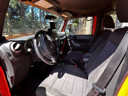 Used 2012 Jeep Wrangler Unlimited Sport w/ Connectivity Group AWD/4WD image 5
